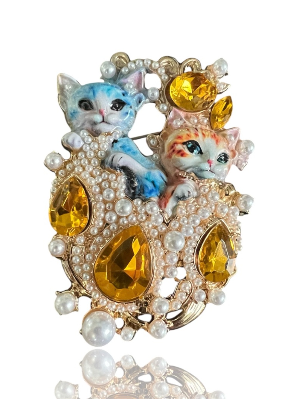 Colorful Rhinestone Cat Brooch – Gold Tone Alloy Pin with Crystal & Faux Pearl A - Picture 2 of 4